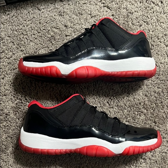 Used boys size 7 Air Jordan 11 Retro Low ‘Bred - Picture 2 of 8